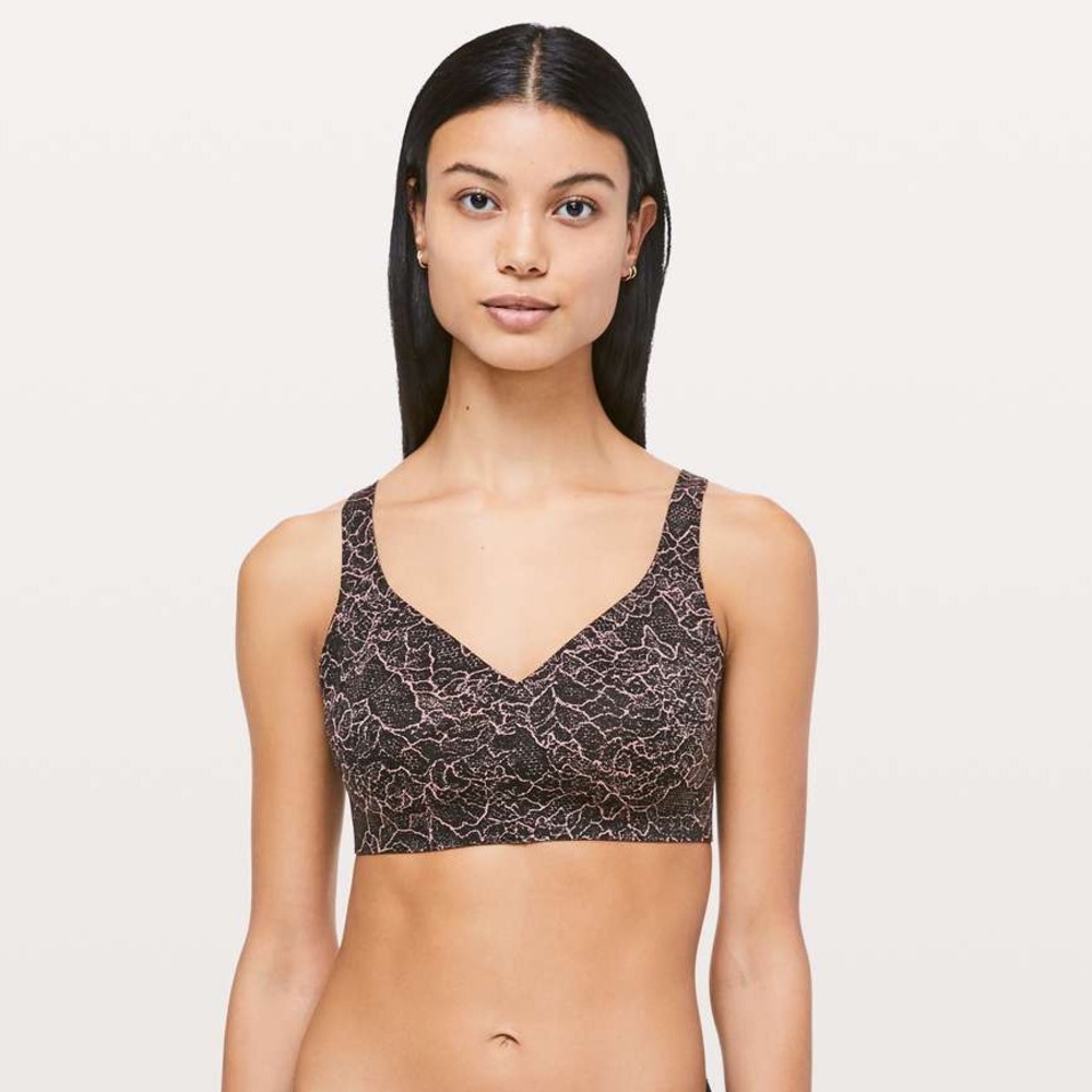 Lululemon like nothing sports bra